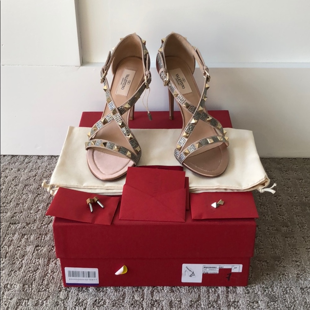 Valentino Rockstud Satin blush sandals